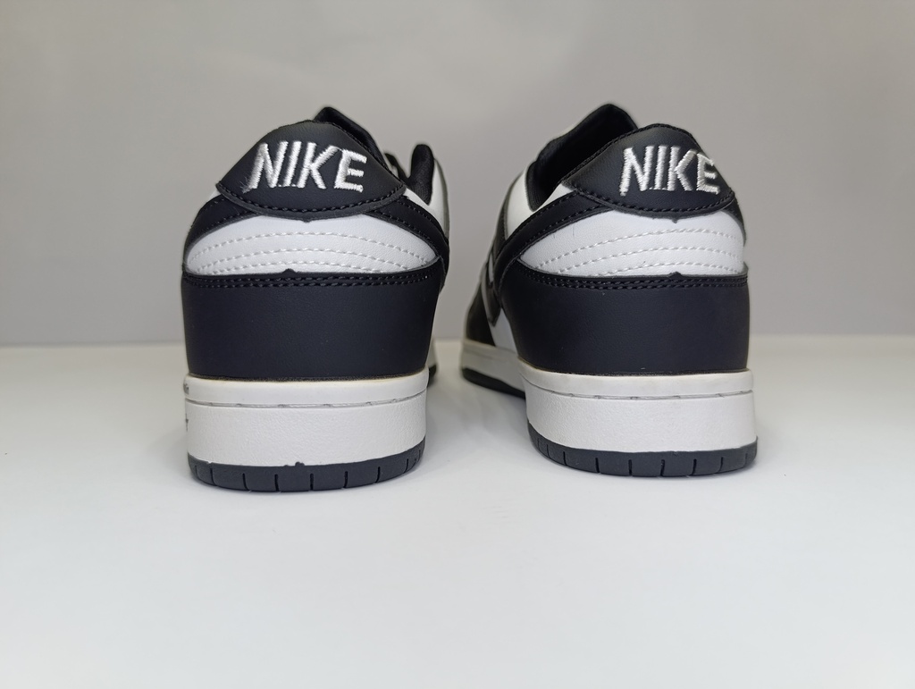 Nike SB - Black / White